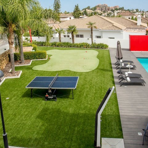 Challenge your group to an afternoon games tournament – will be it boules, table tennis, pool, or golf?