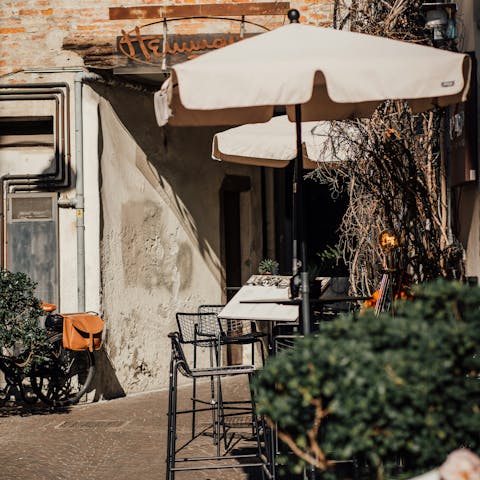 Soak up the atmosphere while sipping drinks in a local bar