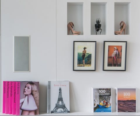 Some feminin parisian details