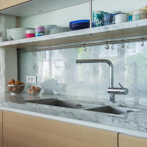 Fix up dinners for the whole group in the chef-style kitchen