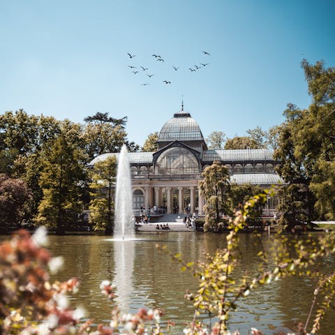 Walk to the Prado and Retiro Park in less than ten minutes