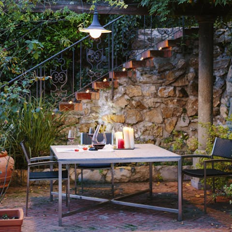 Feel serenaded by the sunset whilst savouring drinks on the terrace