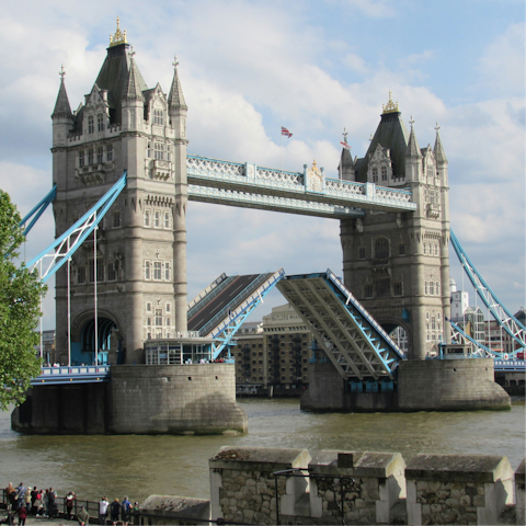 Begin your city adventure at London Bridge – a short train ride away
