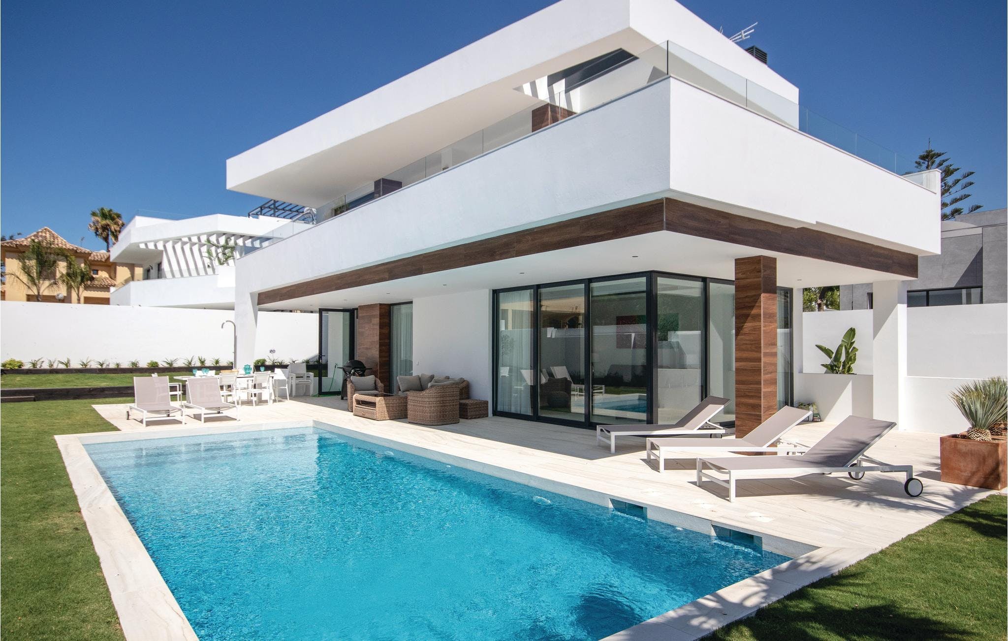 A Shopping Guide To Puerto Banus - Family Villa Rentals Spain