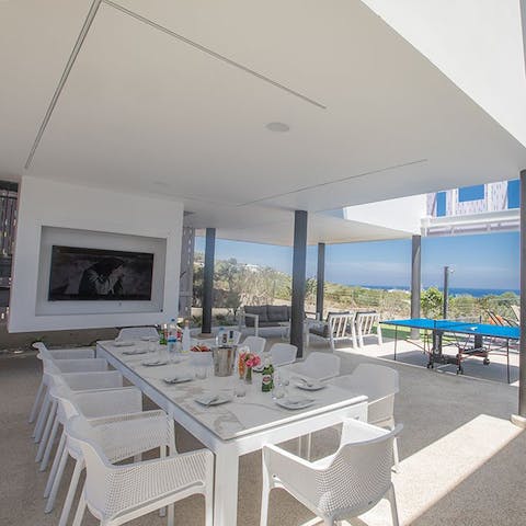 Get the gang together and dine alfresco on the covered terrace