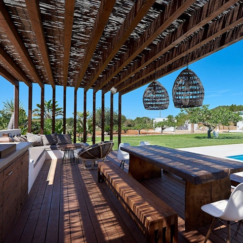 Fire up the barbecue and tuck into an alfresco feast