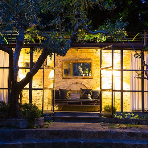 Enjoy sipping on sundowners in the covered alfresco lounge area