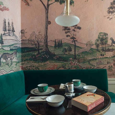 Enjoy light meals in the cosy dining nook