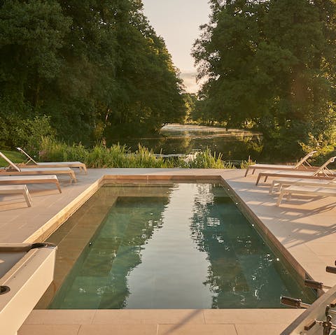Watch sheep graze from around – or in – the private pool