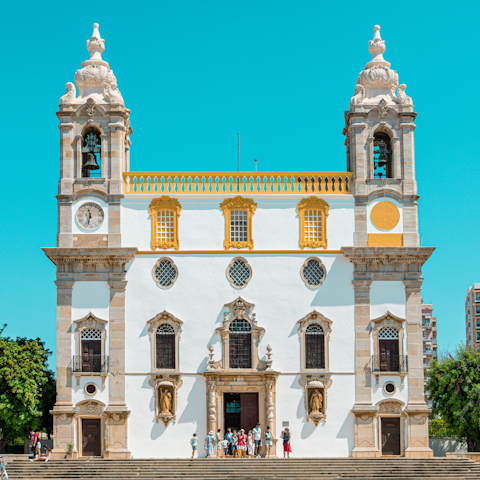 Explore the fascinating history and well-preserved old town of Faro, a twenty-minute drive away