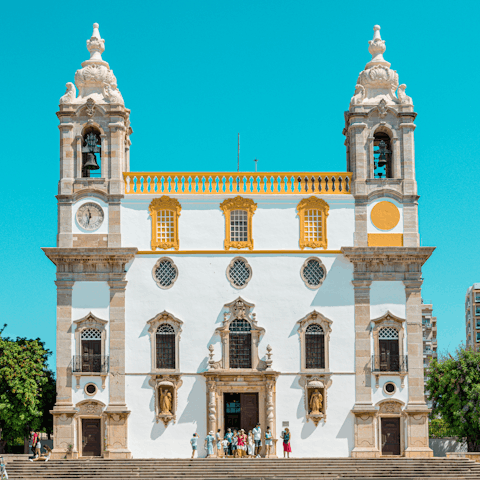 Explore the fascinating history and well-preserved old town of Faro, a twenty-minute drive away