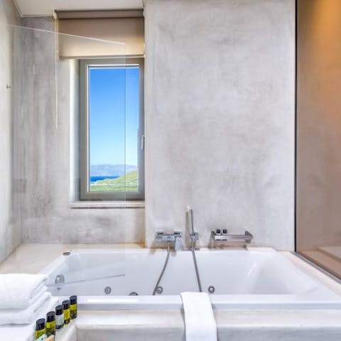 Unwind in the jacuzzi bathtub after discovering the town of Kissamos