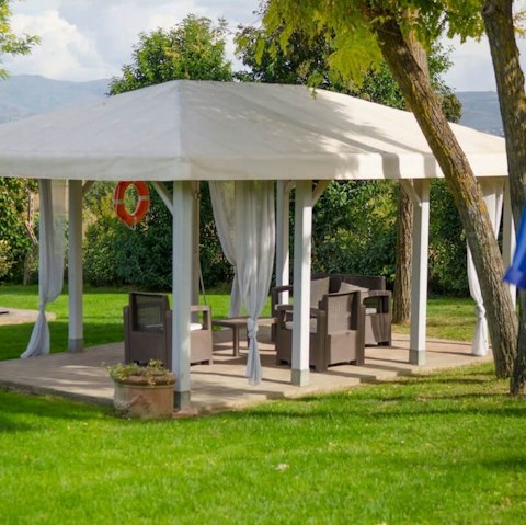 Enjoy alfresco dinners in the shaded outdoor dining area