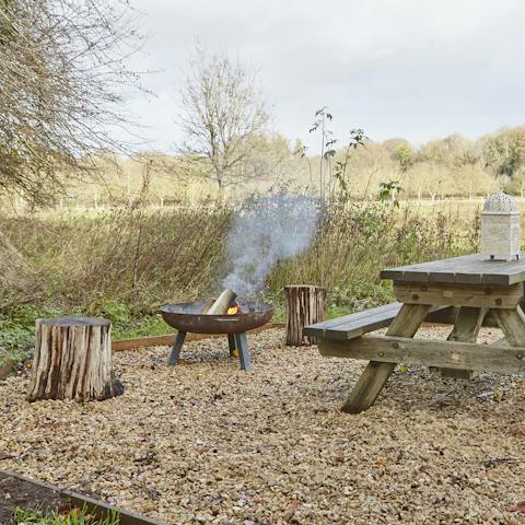 Come together for an evening of stargazing and s'mores making