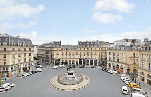 Stay in the heart of Paris, overlooking Place des Victoires
