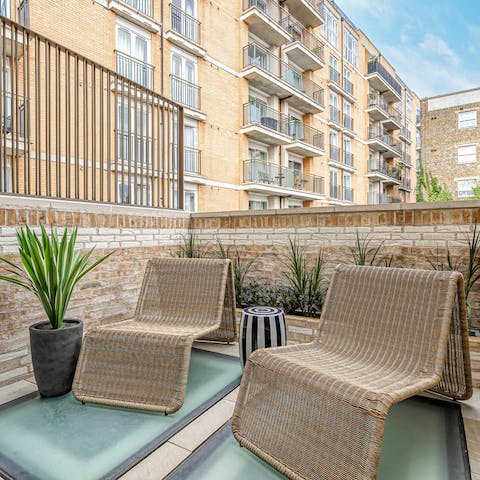 Toast a happy holiday on the balcony after London sightseeing