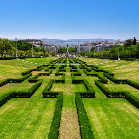 Wander up to the lush Parque Eduardo VII in four minutes