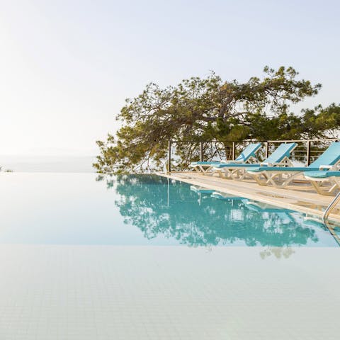 Spot the horizon from the refreshing infinity pool