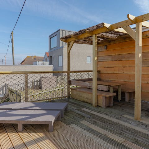 End the evening with a barbecue and a cocktail on the deck