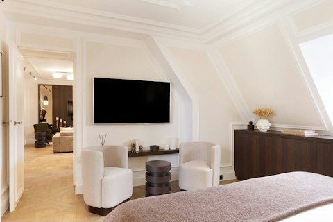 Sleep beneath Haussmann-era ceilings in a storied Parisian setting