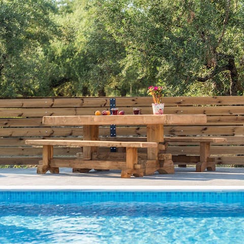 Tuck into an alfresco feast on the poolside