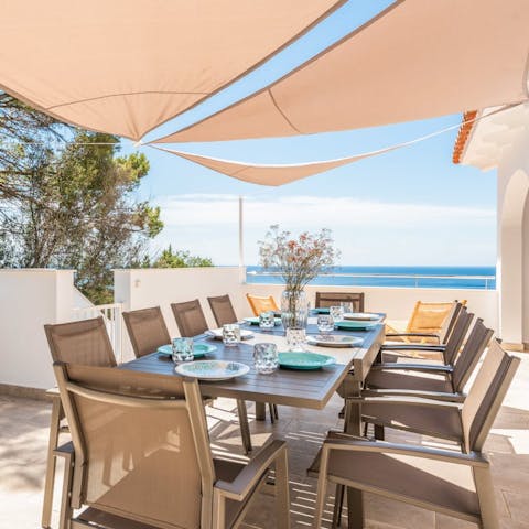 Keep dinner simple for everyone and dine alfresco with a casual barbecue