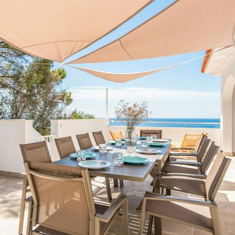 Keep dinner simple for everyone and dine alfresco with a casual barbecue