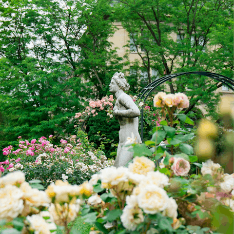 Enjoy a scenic stroll through Jardin des Plantes