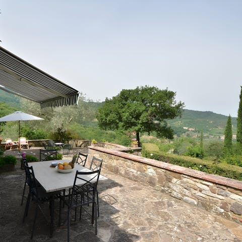 Enjoy an alfresco breakfast as you drink in the countryside views
