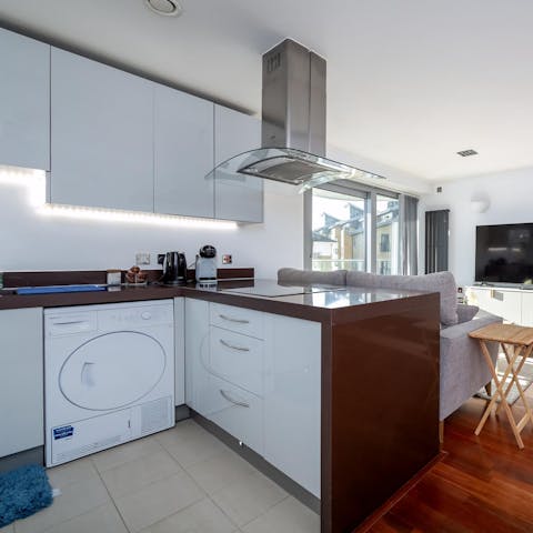 Cook for yourselves in the well-equipped kitchen