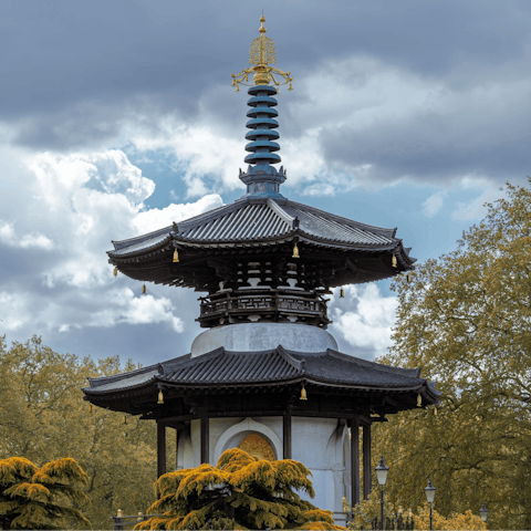 Stroll twenty minutes to Battersea Park for a picnic