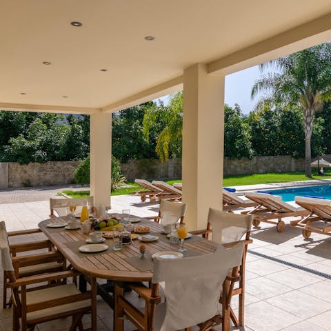 Eat alfresco on the covered terrace