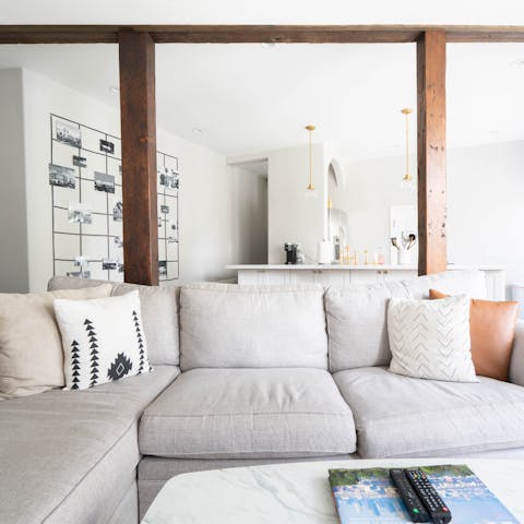Curl up in the cosy living room after a day of exploring the sights of Los Angeles