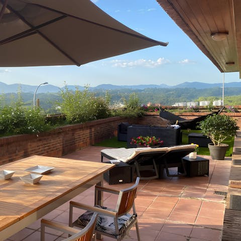 Enjoy evening drinks and alfresco dining on the terrace