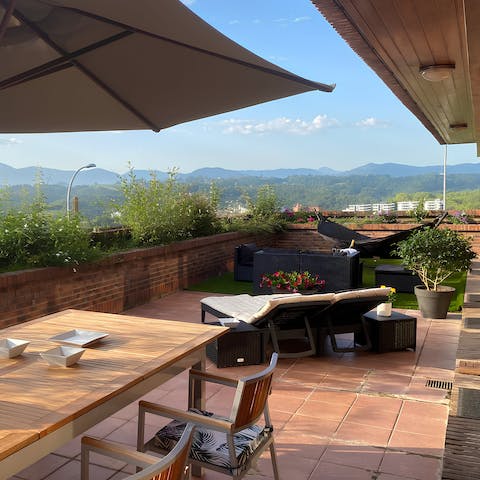 Enjoy evening drinks and alfresco dining on the terrace