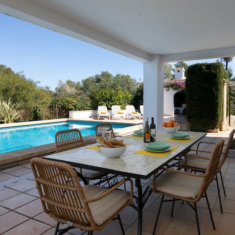 Gather everyone together for poolside feasts