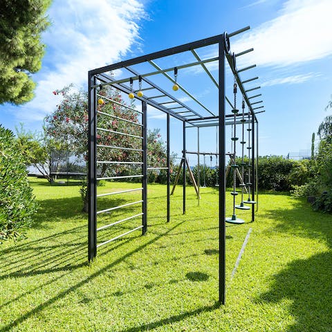 Let the kids have fun playing on the climbing frame