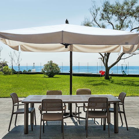 Savour a delicious alfresco dinner outside on the patio