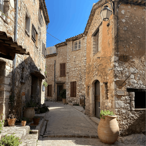 Explore quaint local villages just a ten-minute walk away, where boulangeries, bars and restaurants are in ample supply