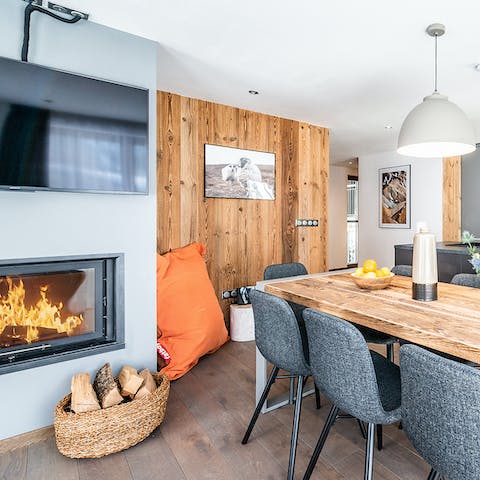 Eat fondue at home around the fire