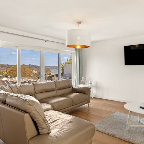 Slide open the glass doors and let a cleansing coastal breeze into the home