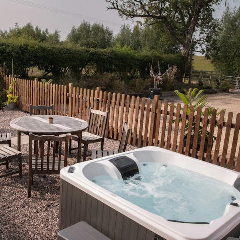 Chill out in the hot tub in the garden