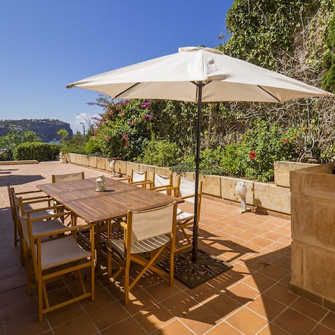 Whip up paella with fresh seafood and dine alfresco