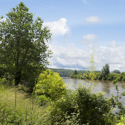 Revel in the peace of the riverside setting in the beautiful Dordogne