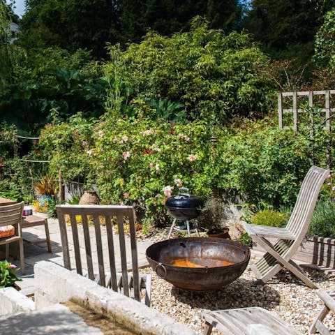 Keep the night flowing with stargazing around the fire pit