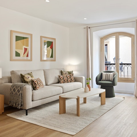 Savour slow evening drinks in the living room