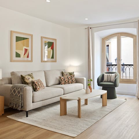 Savour slow evening drinks in the living room