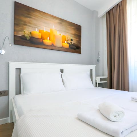 Wake up in the comfortable bedroom feeling rested and ready for another day of sightseeing