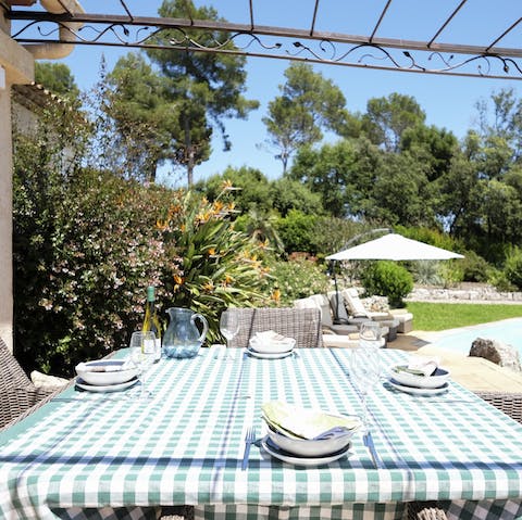 Gather around the outdoor table for an alfresco meal