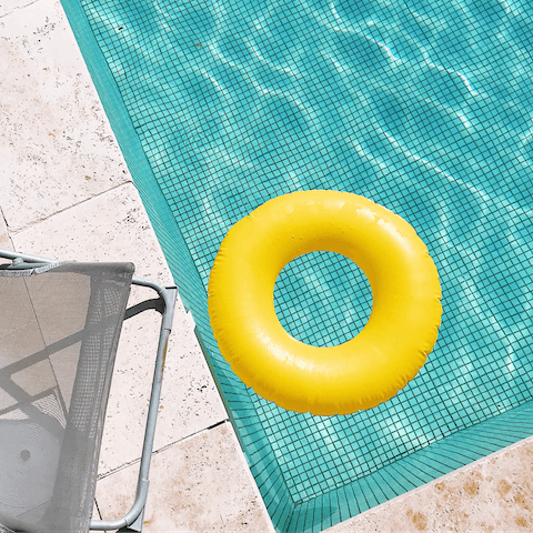 Take a dip in the private pool & cool down from the intense Greek heat